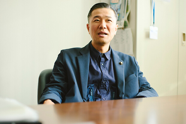 市役所庁舎内にある議員控え室にて。