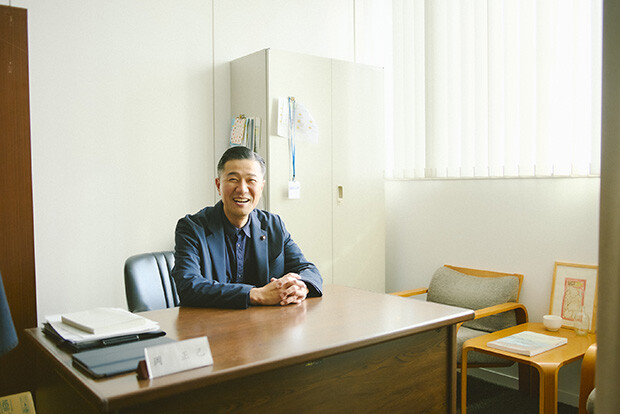 市役所庁舎内にある議員控え室にて