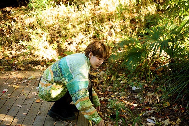 「食べられる庭」には、もともと植わっていた木と新たに植えた植物とが入り混じっている。古谷さんは仲間と共同管理している敷地の一角にショールームを構え、２年ほど前から庭の管理を担当するようになった。