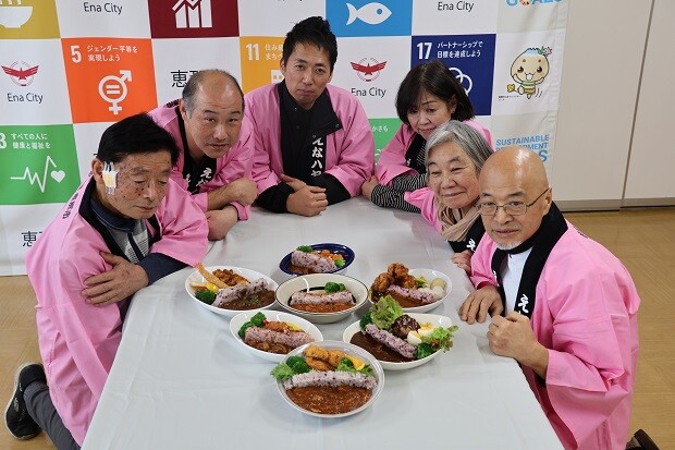 〈えなハヤシの会〉のメンバー。