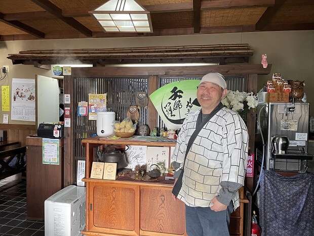 〈お食事処金よし〉の店主で、〈えなハヤシの会〉会長の安藤良一さん。