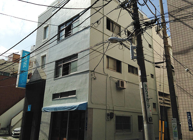 KAMINARIの外観（before）。