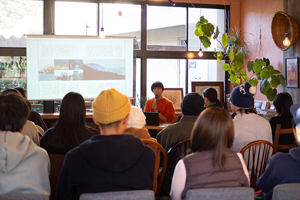 編集者・藤本智士さんによる『取り戻す旅』出版記念トークイベント。小豆島で暮らすいろんな人たちが参加してくれてうれしい。