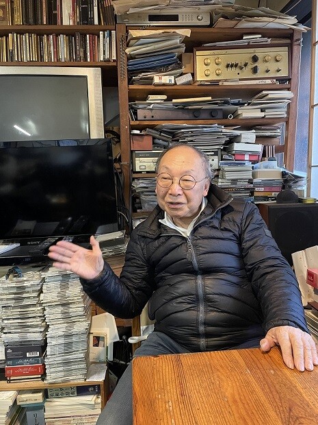 お客さんの会話のなかから、好きな本や音楽、DVDなどを提案するという太田さん。