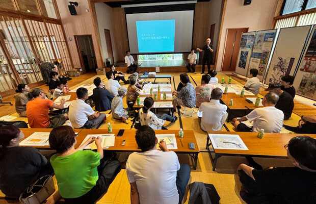 ゲストスピーカーを迎え、住民参加型のワークショップ「和倉トーク」を開催。（写真提供：多田屋）