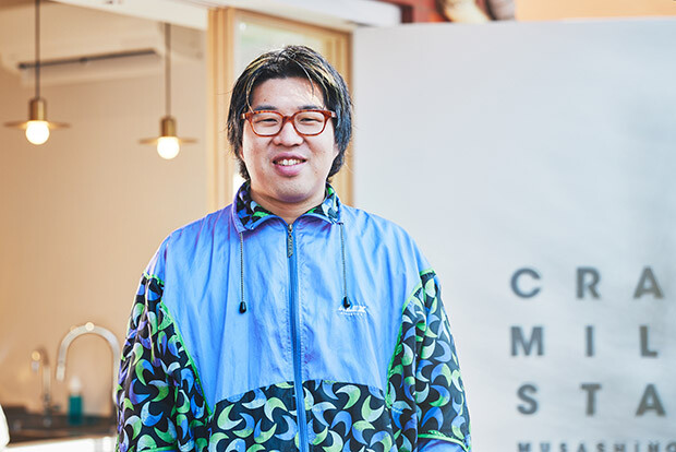 〈武蔵野デーリー CRAFT MILK STAND〉の副店主・木村充慶さん。