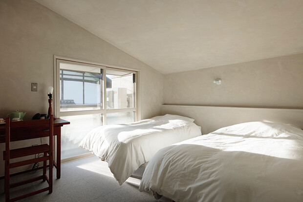 「アツマル INN」の室内