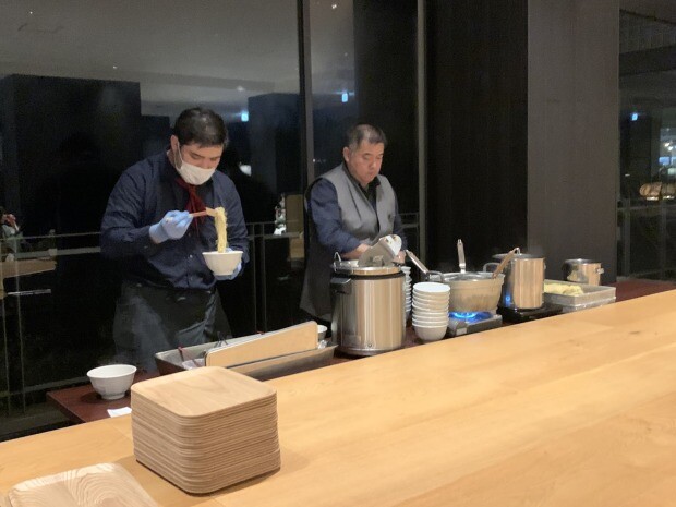 小腹を満たす深夜のお食事処「熊八亭」がラウンジにオープン。