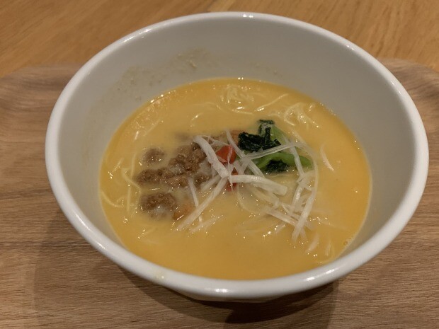 担々麺は赤地獄、白地獄、黒地獄の3種類あり、取材時は「白地獄」だった。