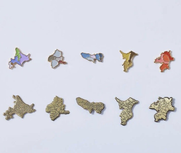 「47palette カラーピンズ」（上段）、「47都道府県ピンバッジ」（下段/ゴールド）。