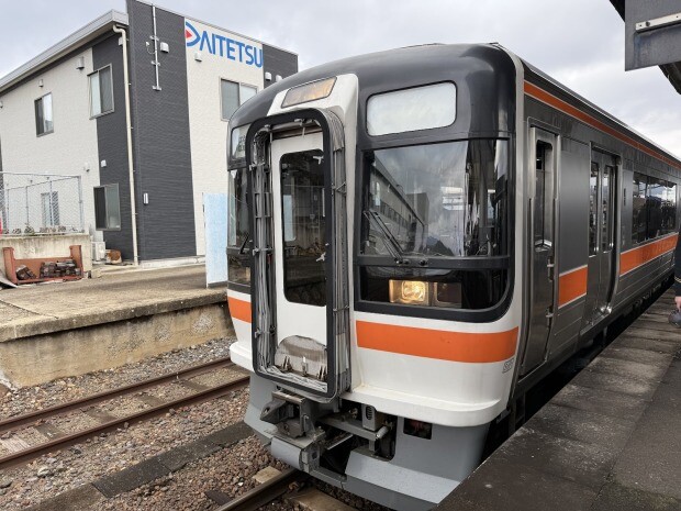 使用車両はJR東海所属のキハ75形２両編成。