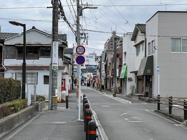 大濠公園駅から20分ほど歩くと現れる、昭和レトロな街並み。