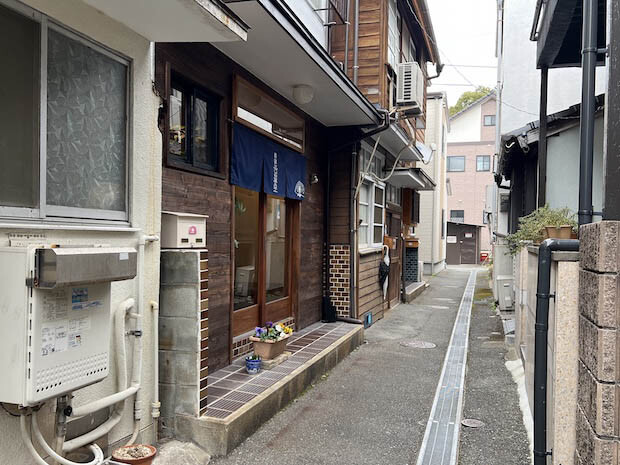 長屋の趣を残す「書肆吾輩堂」