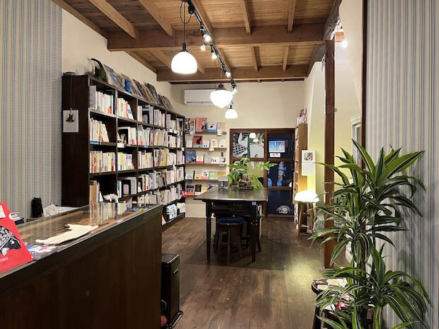 「書肆吾輩堂」店内