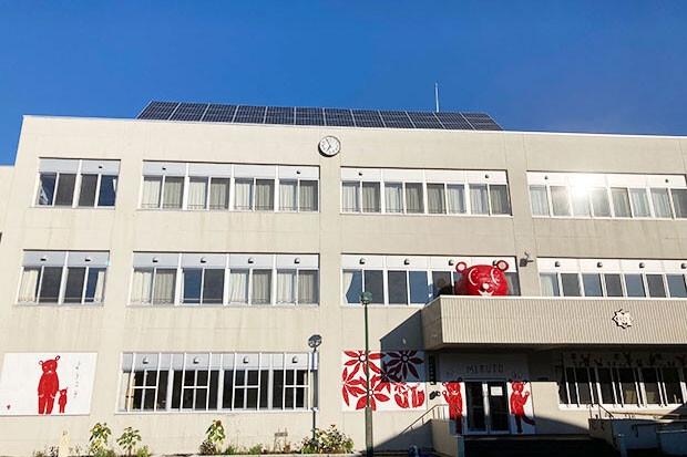 旧美流渡中学校の校舎。