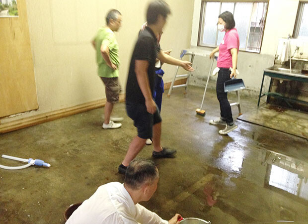 みんなでお掃除したり。