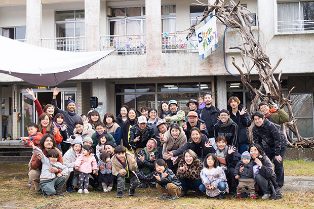 第１回となる瀬戸内メリーゴーランドは、豊島〈ShinAiKan〉で開催されました。ともにこのイベントをつくりあげ、ともに楽しんだみなさんと。