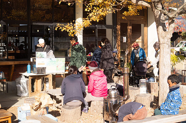2024年６月に廃校になった小学校をリノベして、移転オープンした〈HOMEMAKERS CAFE〉。広くなったのでイベントを開催することも増えました。
