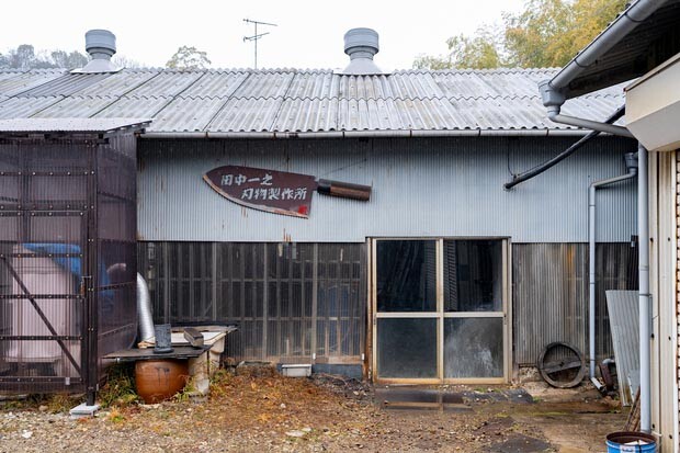 「本鍛造手打ち包丁」の工場