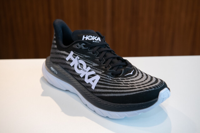 おすすめ】 未使用 2023年2月15日発売 HOKA ホカ CLIFTON 9