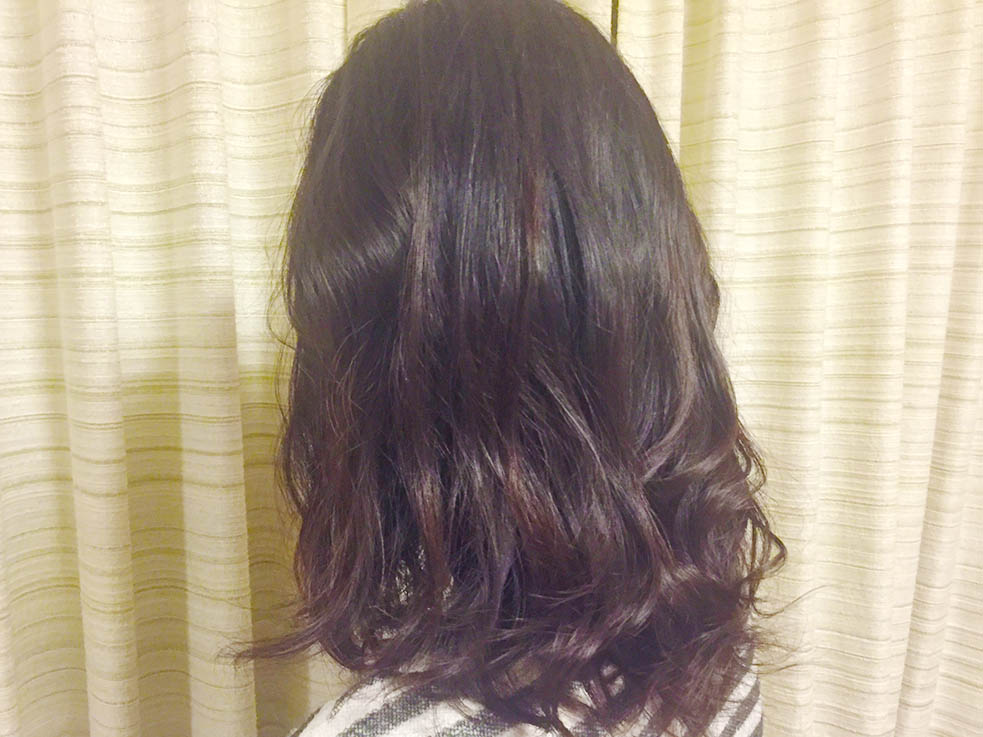 ①19㎜のコテを使って、ルーズにツイスト巻きにします。