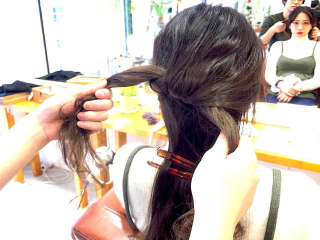 片結びだけで完成！地毛を結んで作るノットヘアーのポニーテールがラフかわいい