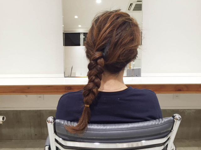 四つ編みのデコボコした立体感がかわいい 編み込みシニヨン風ヘアアレンジのやり方 コラム 緑のgoo