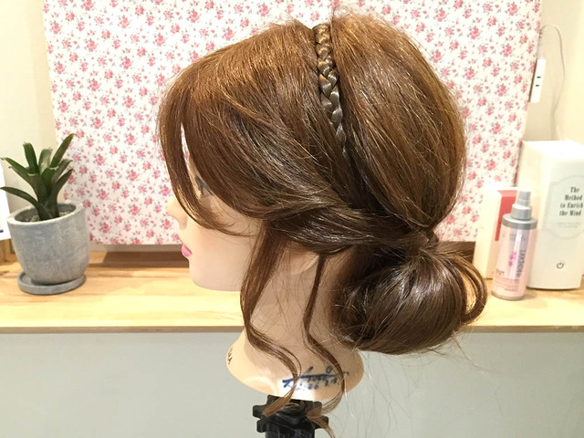 カチュームに髪を入れ込むだけ！3分で作る簡単ギブソンタック
