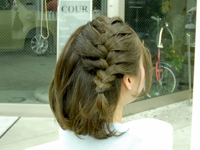 テクニックてんこもり！編み込み＋ねじり編み込みのアップヘアで上品にいきましょう♪