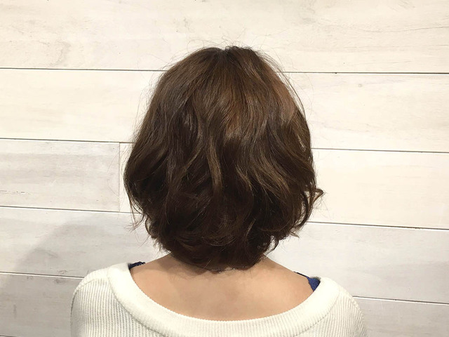 人気のヘアバンドを使ったギブソンタックが ミディアムヘアさんでも簡単にできちゃう コラム 緑のgoo