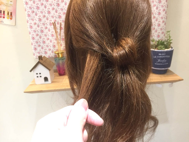 地毛だけでできるリボンヘアの作り方！ポニーアレンジスティックを使ったリボンでおしゃれ度アップ
