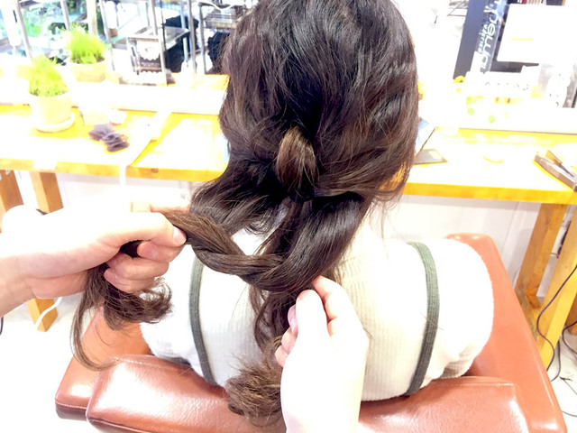 片結びだけで完成！地毛を結んで作るノットヘアーのポニーテールがラフかわいい