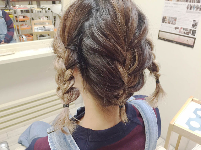 カジュアルでもフォーマルでも使える、万能アップスタイル