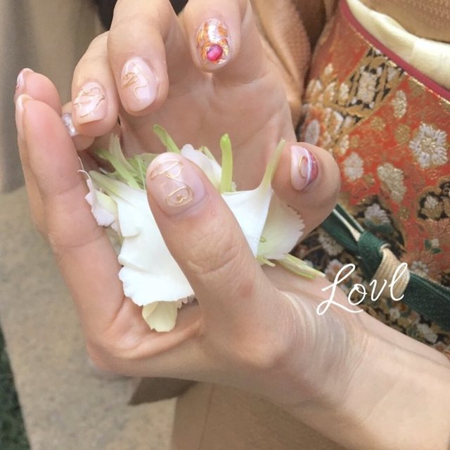 ブライダルネイルも個性派が増えています 結婚式のbridal Nailデザインはどうする コラム 緑のgoo