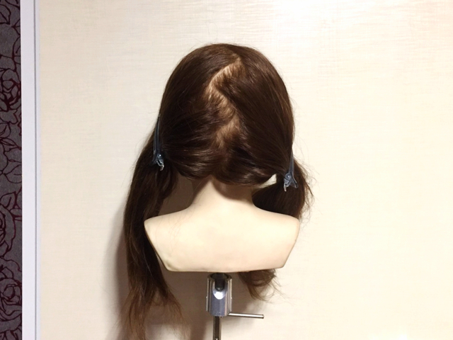 二つ結びヘアアレンジもくるりんぱで大人っぽく仕上げる 休日のこなれヘアアレンジ コラム 緑のgoo