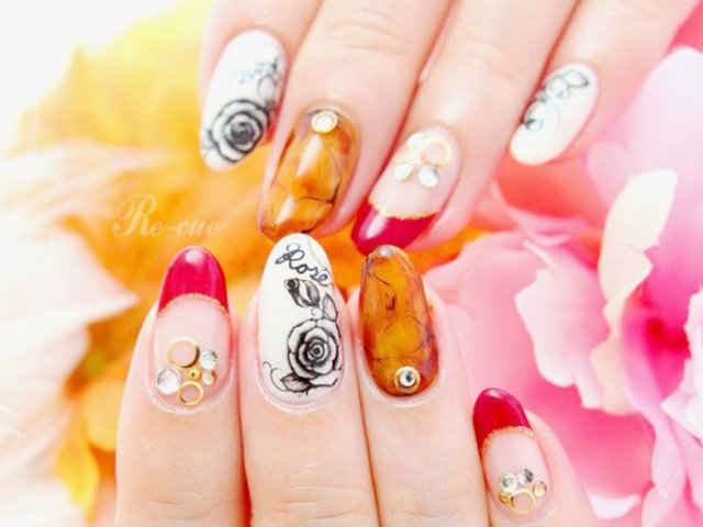 大人っぽくなりすぎないドレスアップネイルとは？