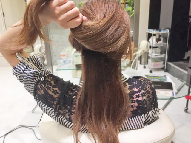 シンプルだけどおしゃれ が大切 簡単ふんわりシニヨンヘアアレンジの作り方 コラム 緑のgoo