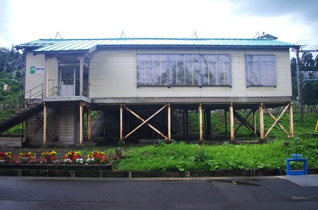 豪雪地帯ならではの工夫が 地元民に愛されて コラム 緑のgoo