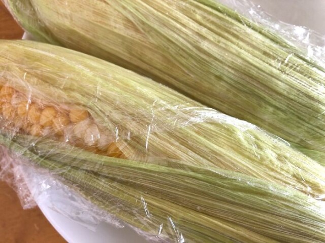 加熱が終わったら熱々のままラップをします