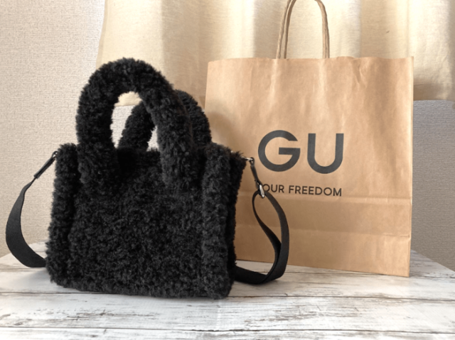 GU】可愛すぎるルックスで売れ切れ続出！「ボアミニショルダー」は冬