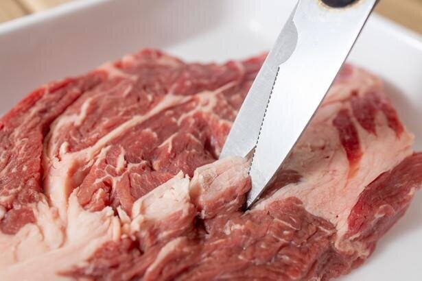 する 肉 安い ステーキ を 方法 テレビ 柔らかく 安い牛肉を牛脂で高級和牛のステーキに変える方法・レシピ