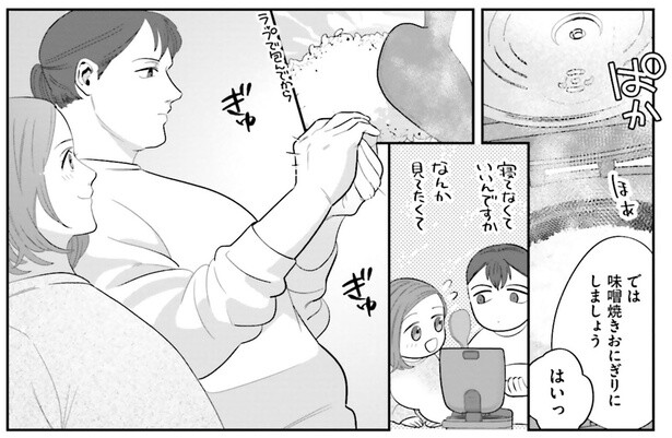 おにぎりを作る二人