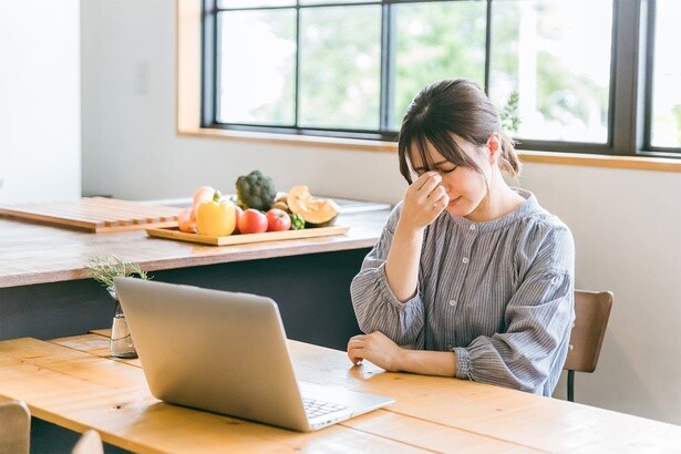 疲れた目を回復させるには？眼精疲労を予防するセルフケア