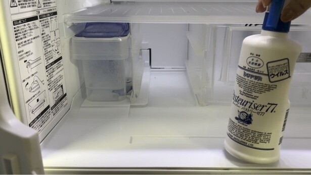 洗剤は使わず、口に入っても安心な食品由来のアルコールスプレーを使います