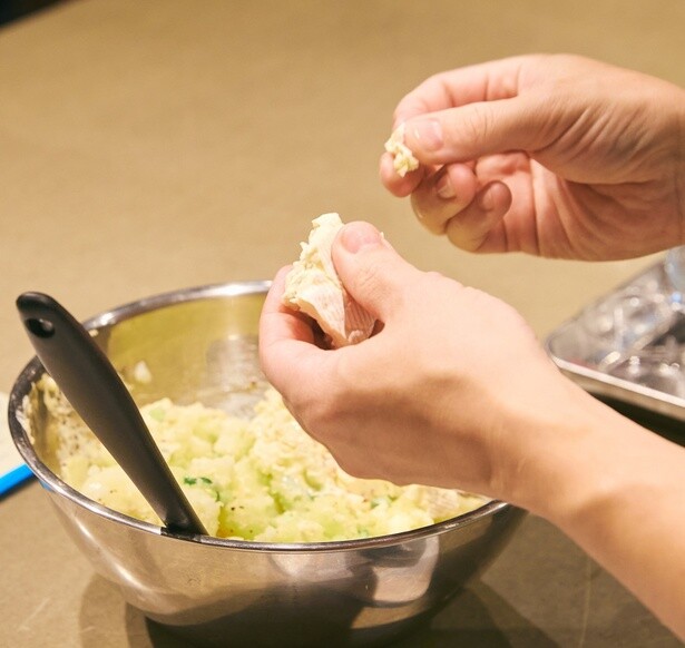 ブルーチーズは小さくちぎって加える