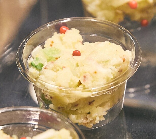 ブルーチーズを加えておしゃれなカフェ飯風に！「大人のチーズポテサラ」【今井亮さんの特製おつまみ】