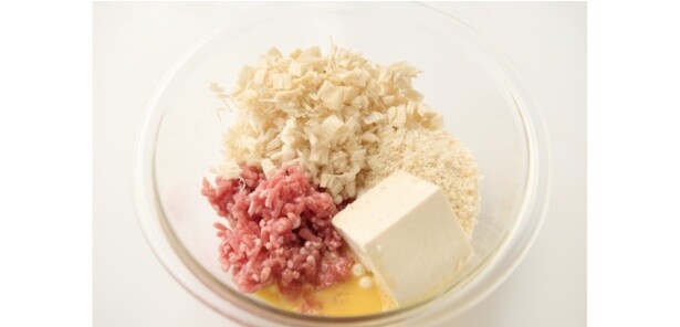 肉だねは豆腐とえのきでかさ増し、肉の量をいつもの半分に
