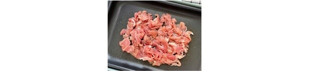 小ねぎは小口切りにする。