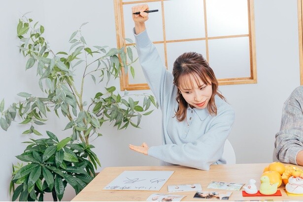 真面目に語る小山さんの横で、楽しげなみきさん
