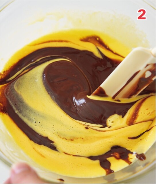 2．チョコレート、バターを溶かして1と混ぜる（▶︎次へ）